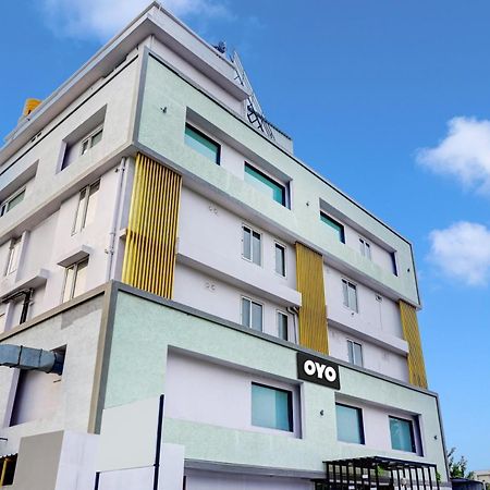 Super Townhouse Dev'S Inn By Cj Gunadala Exteriör bild