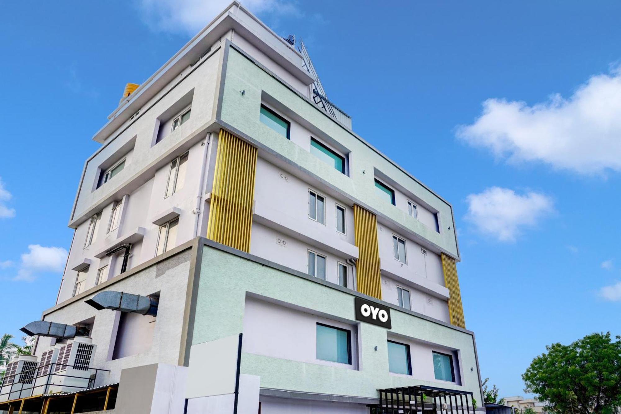 Super Townhouse Dev'S Inn By Cj Gunadala Exteriör bild